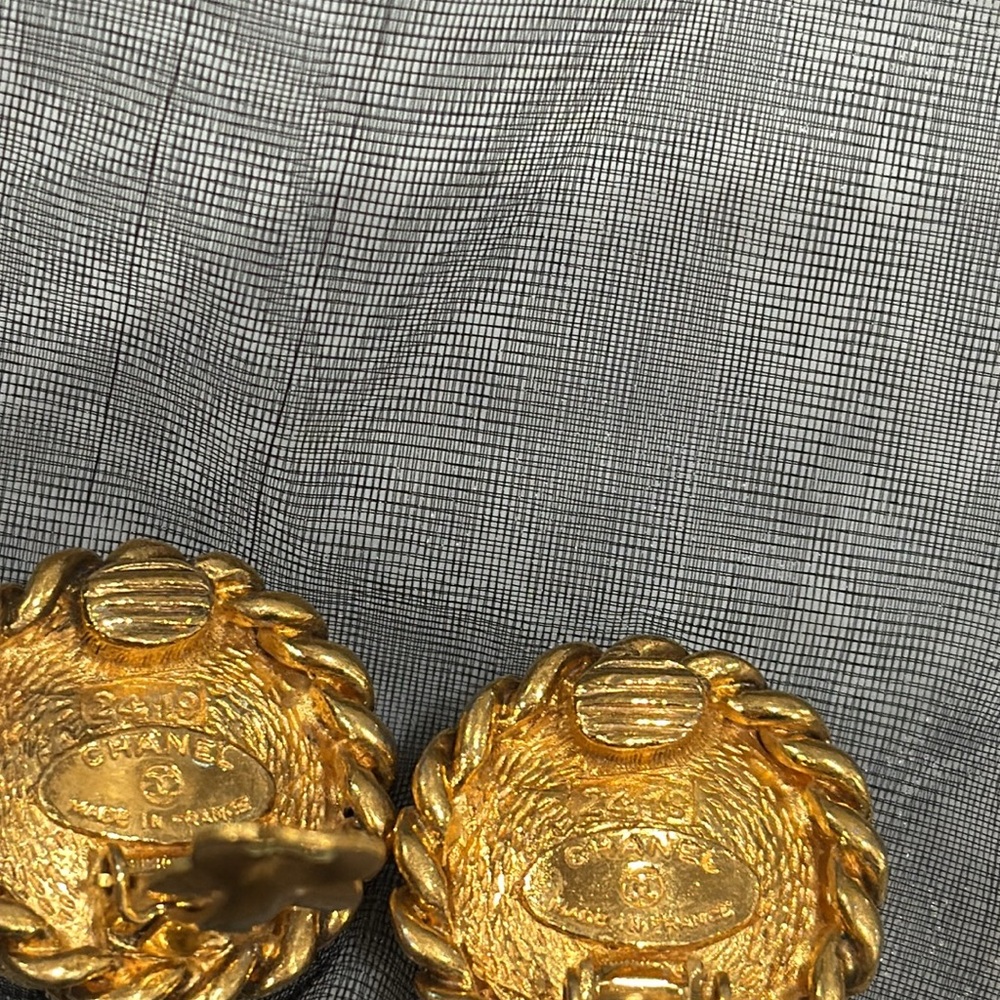 Vintage Pearl Chanel Earrings - Picture 5 of 9